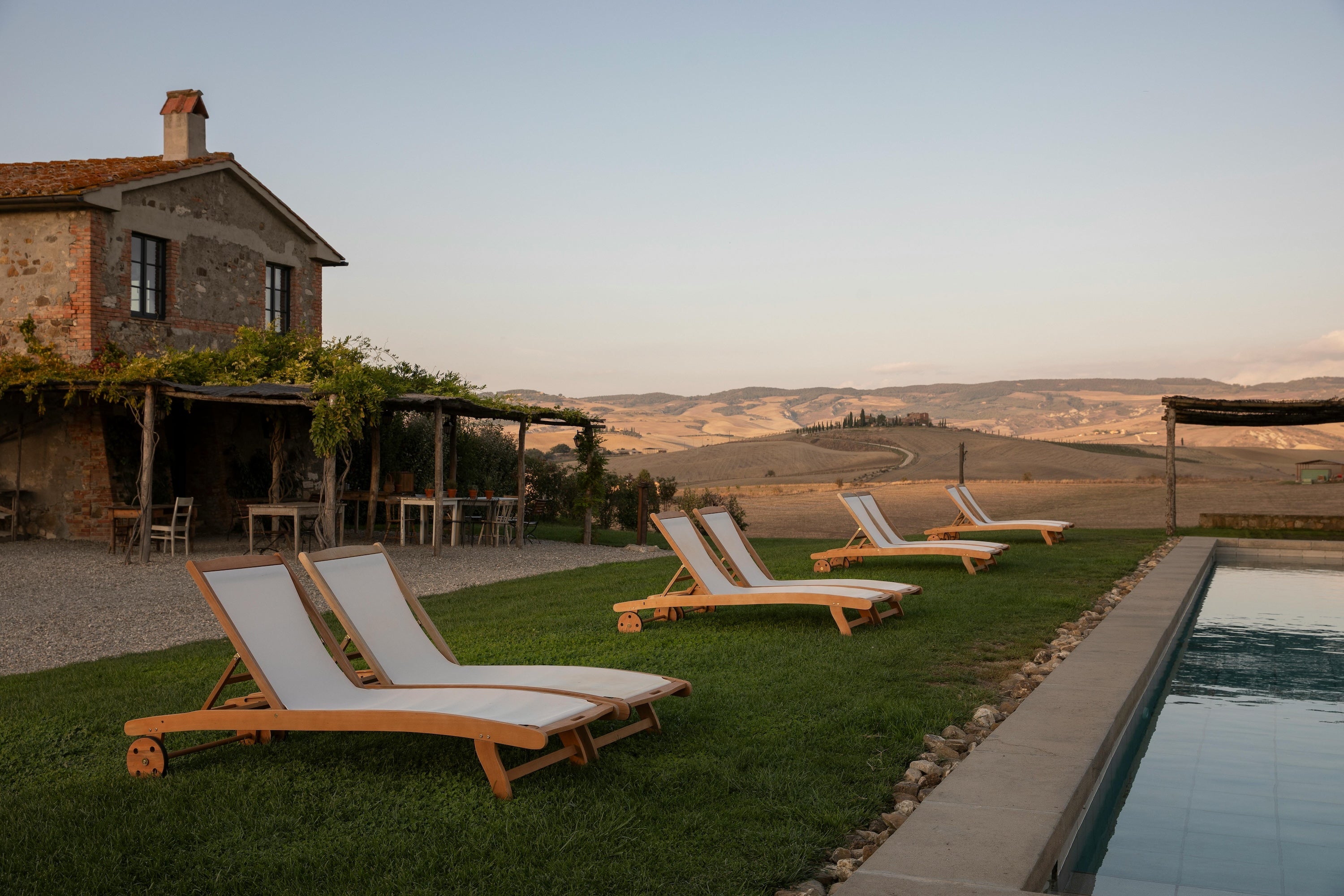 Summer Looks Good On You: 3 Raydin Favorites to Refresh Your Space